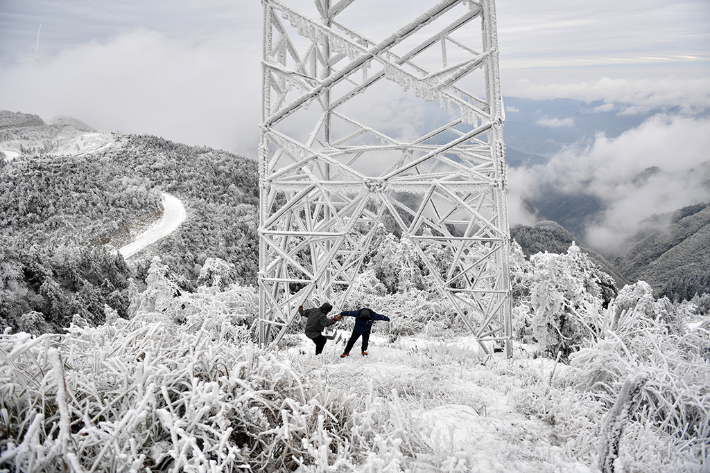 海拔1420米，電力“哨兵”風(fēng)雪中守護(hù)萬家燈火