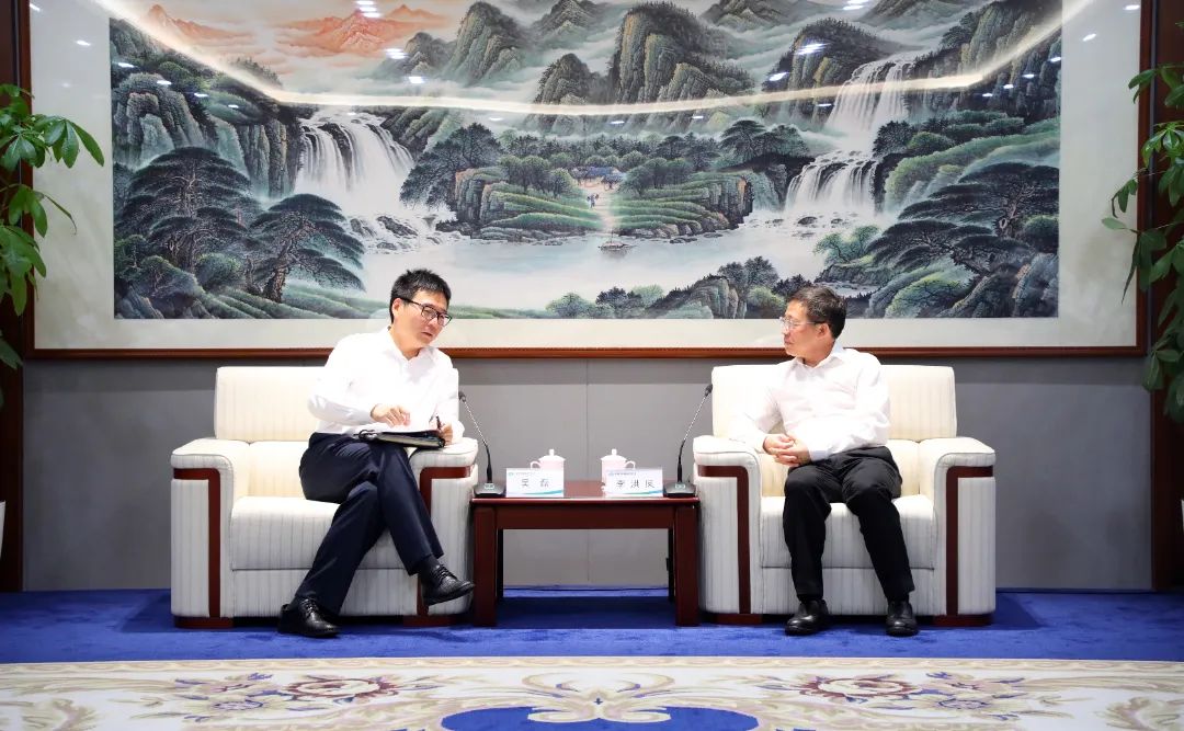 中國電氣裝備黨委書記、董事長李洪鳳會見上海電氣集團黨委書記、董事長吳磊