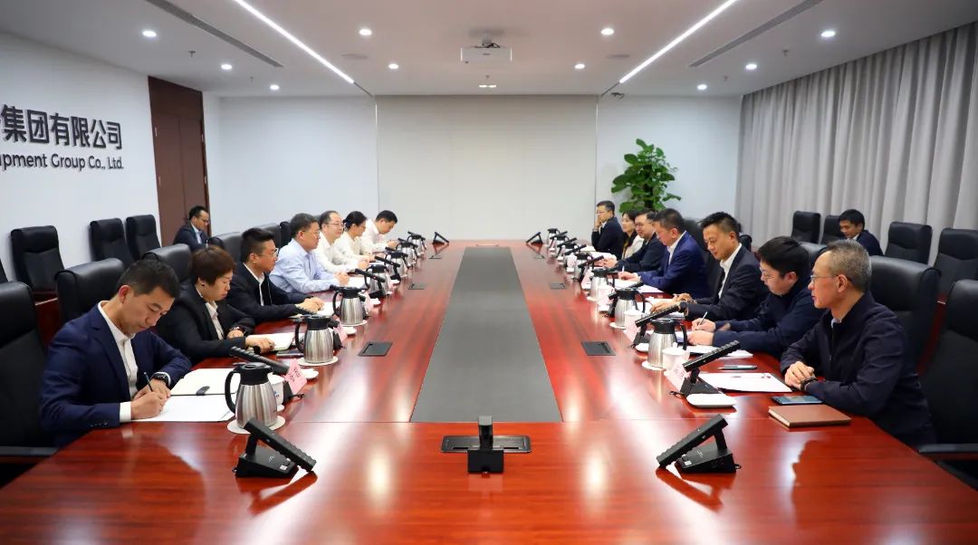 中國電氣裝備黨委書記、董事長李洪鳳會見上海市國資委黨委書記、主任賀青