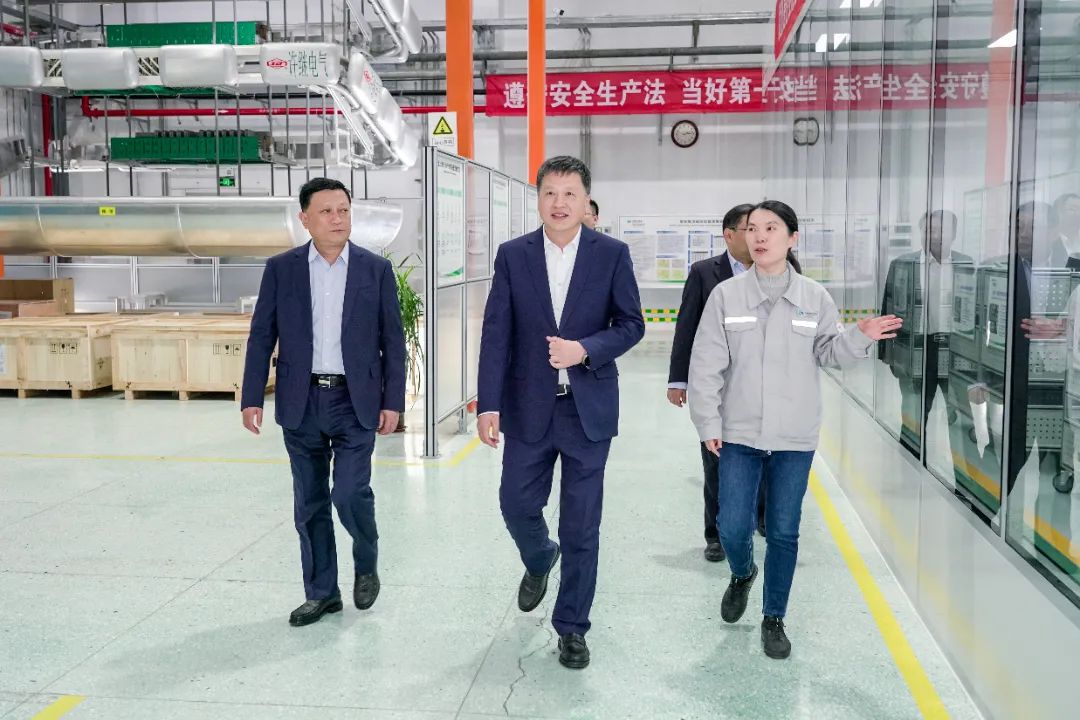 中國電氣裝備黨委副書記、總經(jīng)理周群到河南所屬企業(yè)調(diào)研