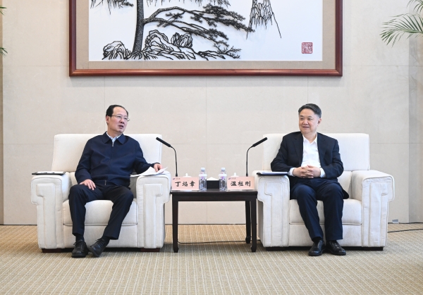 丁焰章與中國(guó)華能董事長(zhǎng)、黨組書記溫樞剛會(huì)談