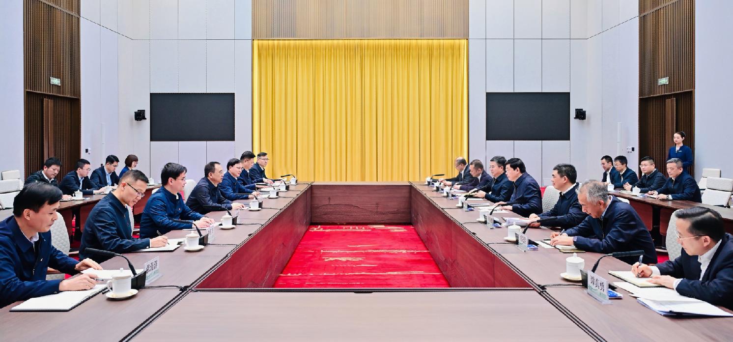 中國(guó)大唐集團(tuán)董事長(zhǎng)鄒磊、總經(jīng)理張傳江與國(guó)家電網(wǎng)董事長(zhǎng)張智剛、總經(jīng)理龐驍剛會(huì)談